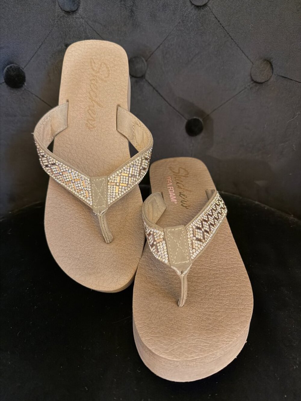 Skechers Cali Vinyasa Rhinestone Embellished Flip Flop Taupe Sandal Sz 8.5